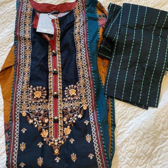Sold Brand new embroidered lawn sapphire - Picture 1 of 1